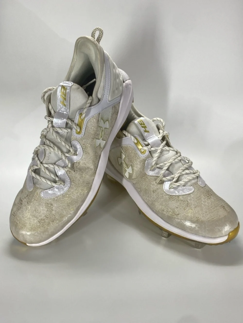 Under Armour Harper Cleats Mens 12.5 White Gold Metal Baseball Shoes NWOB